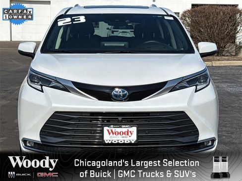 Used 2023 Toyota Sienna Platinum image 3