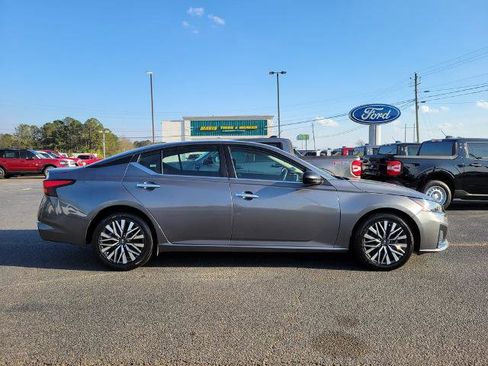 Used 2024 Nissan Altima 2.5 SV image 7