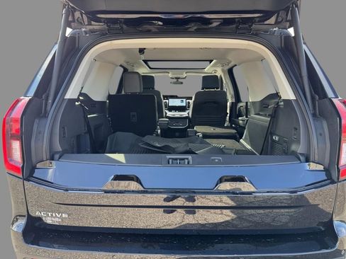 Used 2025 Ford Expedition Active AWD/4WD image 8