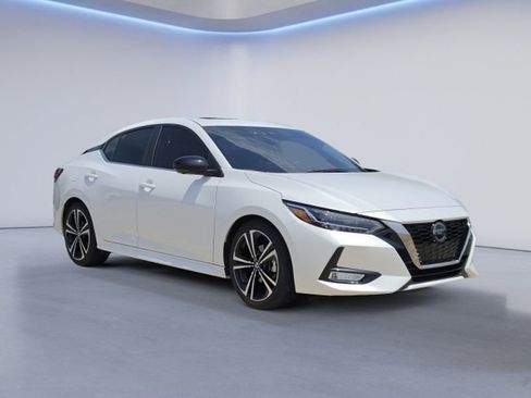 Used 2023 Nissan Sentra SR w/ SR Premium Package FWD image 2