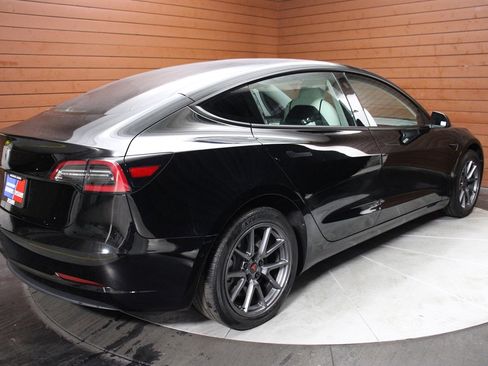 Used 2022 Tesla Model 3 image 17