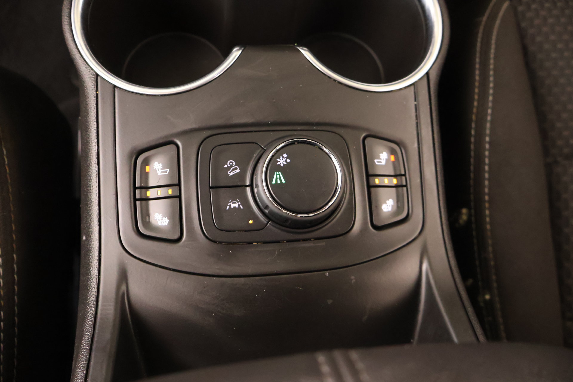 Used 2023 GMC Terrain SLE w/ Driver Convenience Package FWD image 7