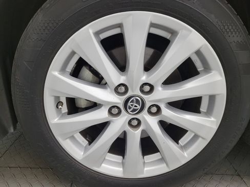 Used 2019 Toyota Camry LE FWD image 31