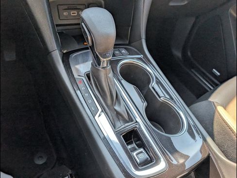 Used 2023 Chevrolet Equinox Premier FWD image 17