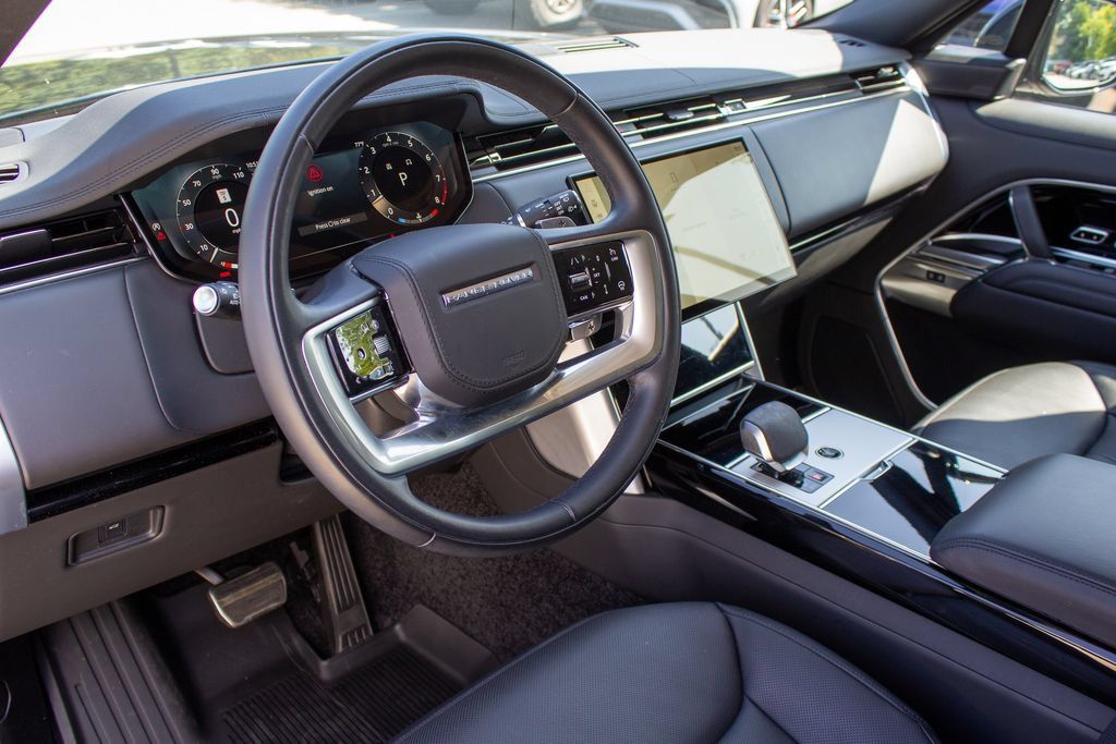 Used 2025 Land Rover Range Rover Long Wheelbase SE AWD/4WD image 11