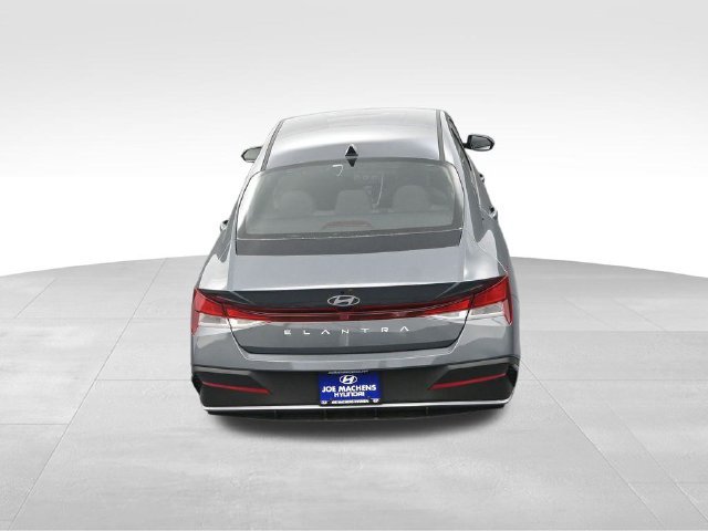 Used 2026 Hyundai Elantra SE FWD image 29