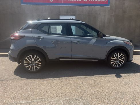 Used 2023 Nissan Kicks SR w/ SR Premium Package FWD image 4