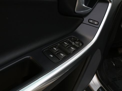 Used 2015 Volvo XC60 T5 Platinum image 17