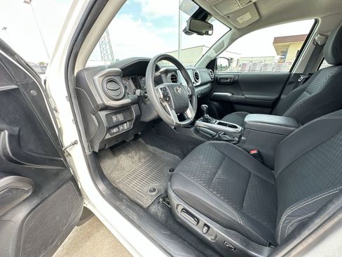 Used 2022 Toyota Tacoma SR5 w/ Trail Edition AWD/4WD image 10
