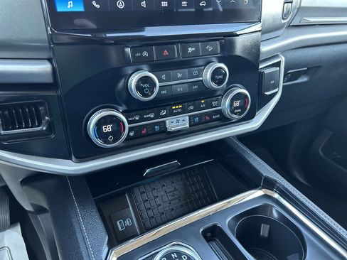 Used 2024 Ford Expedition Max XLT image 28