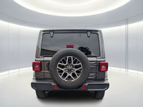 Used 2025 Jeep Wrangler Unlimited Sahara AWD/4WD image 5