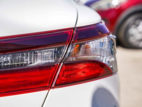 Used 2022 Toyota Camry LE image 11