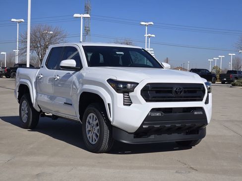 New 2026 Toyota Tacoma SR5 image 2