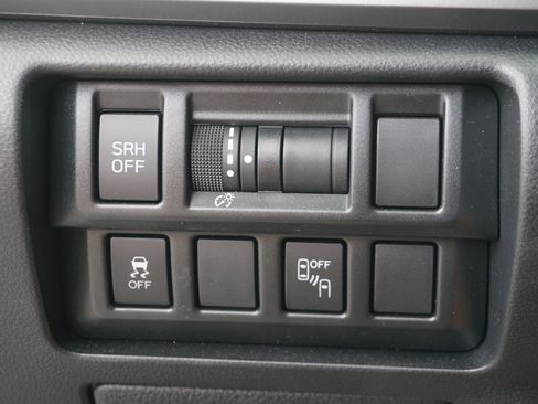 Used 2019 Subaru Crosstrek 2.0i Limited w/ Moonroof Package w/Navigation AWD/4WD image 16