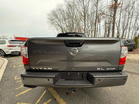 Used 2017 Nissan Titan SL image 5