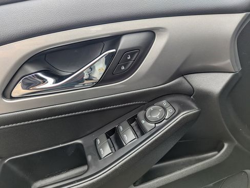 Used 2023 Chevrolet Traverse LT image 12