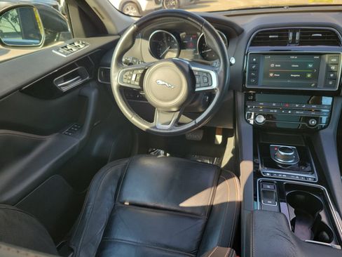 Used 2018 Jaguar F-PACE Prestige image 9