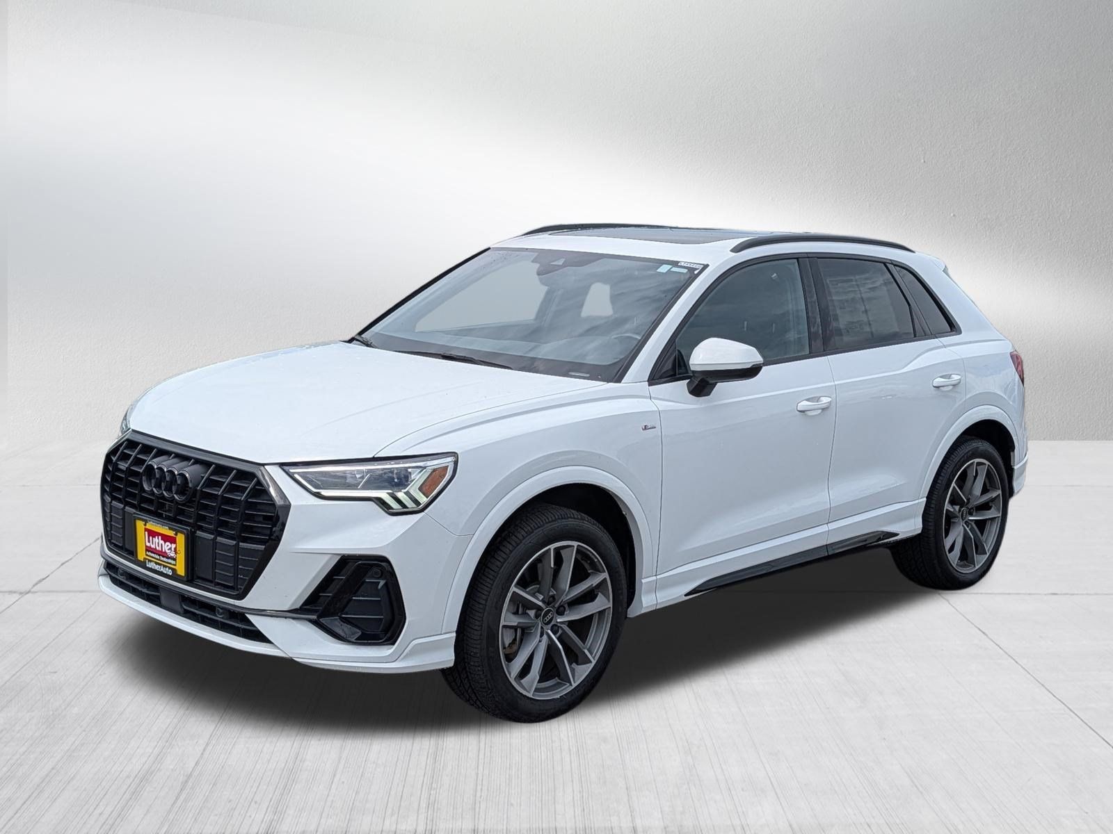 Used 2023 Audi Q3 2.0T Premium w/ Black Optic Sport Package AWD/4WD image 3