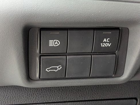 Used 2023 Toyota Highlander Bronze Edition image 18