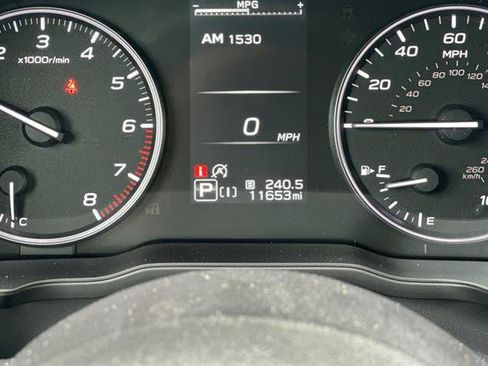 Used 2025 Subaru Crosstrek 2.5i Premium AWD/4WD image 29