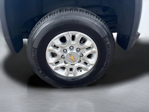 Used 2025 Chevrolet Silverado 2500 LT AWD/4WD image 36