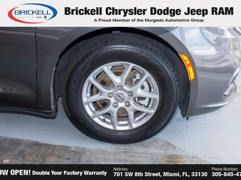 Used 2022 Chrysler Pacifica Touring-L FWD image 37