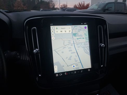 Used 2021 Volvo XC40 P8 Recharge image 37