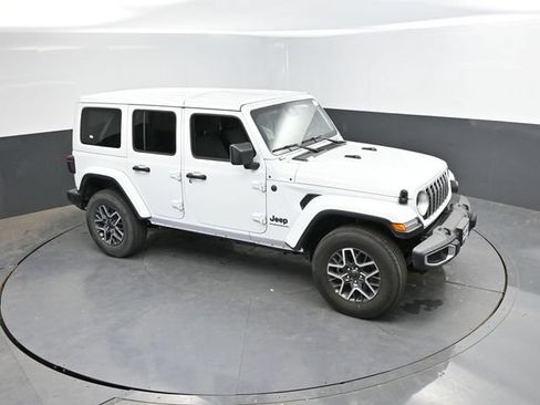 Used 2025 Jeep Wrangler Unlimited Sahara AWD/4WD image 38