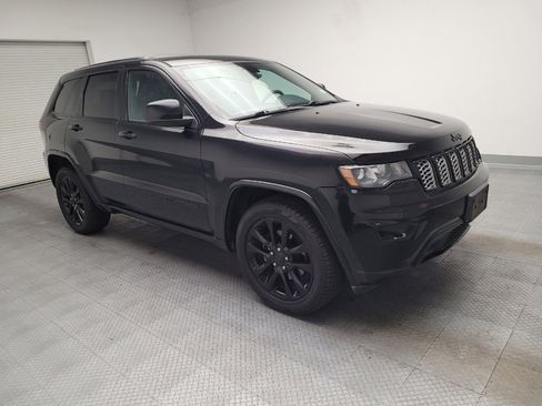Used 2017 Jeep Grand Cherokee Altitude RWD image 13