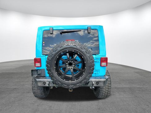 Used 2017 Jeep Wrangler Unlimited Sahara w/ Connectivity Group AWD/4WD image 19