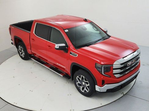Used 2025 GMC Sierra 1500 SLE AWD/4WD image 13