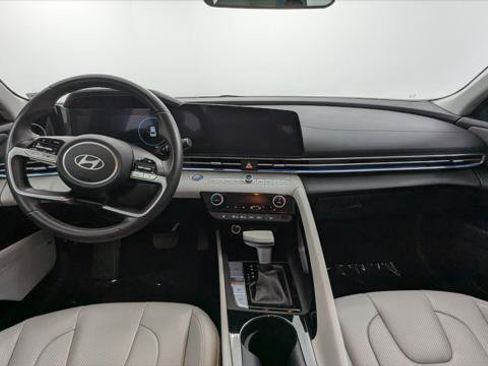 Used 2025 Hyundai Elantra Limited FWD image 24