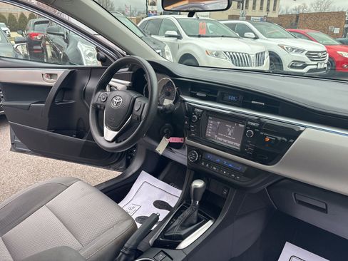 Used 2014 Toyota Corolla LE image 19