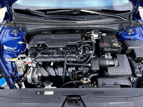 Used 2023 Hyundai Elantra SEL w/ Cargo Package image 9