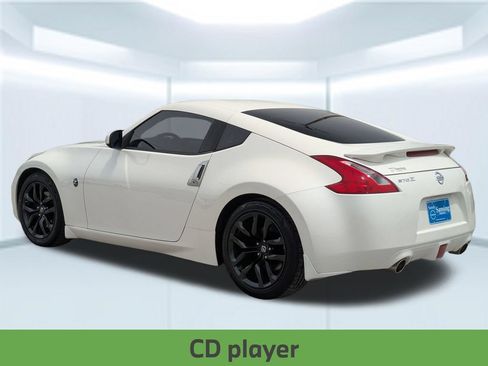 Used 2015 Nissan 370Z Coupe RWD image 4