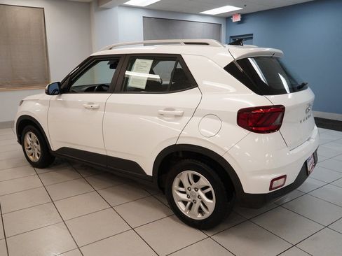 Used 2021 Hyundai Venue image 7