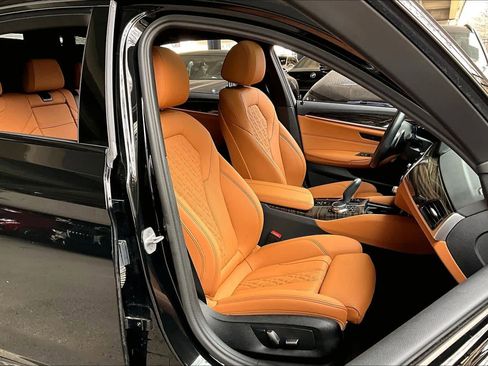 Used 2023 BMW 530i 530i w/ M Sport Package image 9