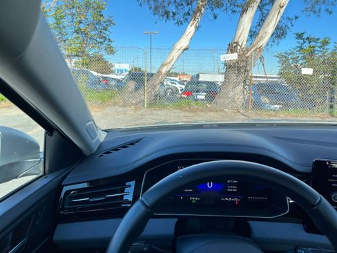 Used 2025 Volkswagen Jetta SE image 35