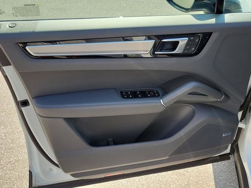 Certified 2023 Porsche Cayenne Platinum Edition AWD/4WD image 24