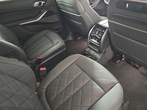 Certified 2023 BMW X7 xDrive40i w/ Executive Package image 10