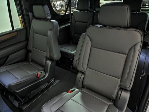 New 2026 GMC Yukon XL Denali w/ Denali Reserve Package AWD/4WD image 11