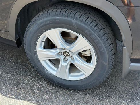 Used 2023 Toyota Highlander LE FWD image 8