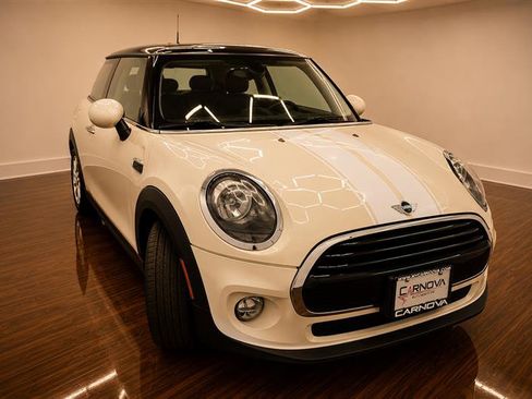 Used 2019 MINI Cooper 2-Door Hardtop w/ Storage Package FWD image 9