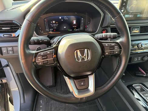 Used 2025 Honda Pilot Elite image 13