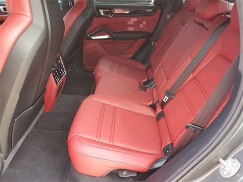 Used 2023 Porsche Cayenne Turbo AWD/4WD image 36