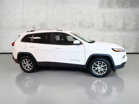Used 2018 Jeep Cherokee Latitude Plus w/ Cold Weather Group image 4