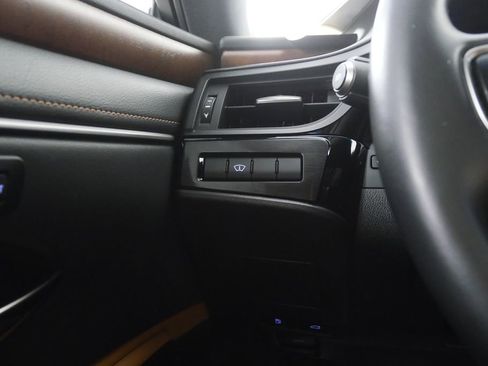 Used 2024 Lexus ES 300h F Sport image 21