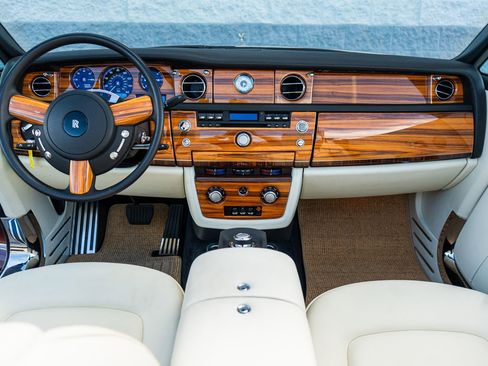 Used 2010 Rolls-Royce Phantom Drophead Coupe image 4