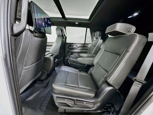 Used 2025 GMC Yukon Elevation w/ Elevation Premium Package AWD/4WD image 17
