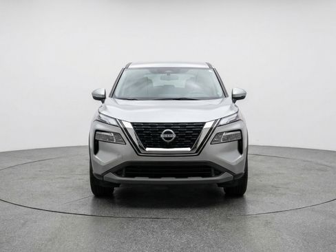 Used 2025 Nissan Rogue SV image 2
